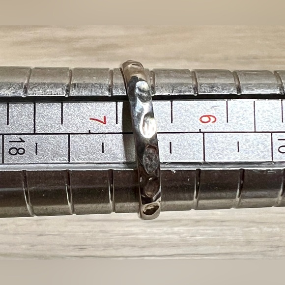 Vintage Hammered Texture Sterling Silver Teardrop Red Garnet Band Ring, Size 6.5 - Picture 9 of 9